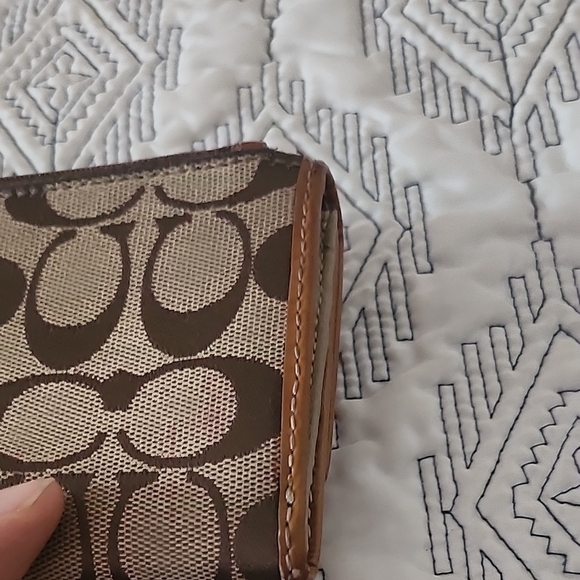 Coach Signature Canvas Wallet - Picture 4 of 12